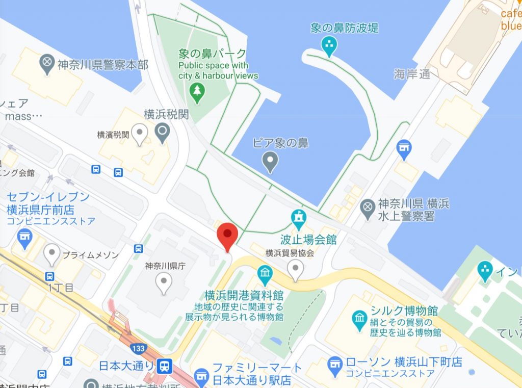 日本大通りの神奈川県庁前